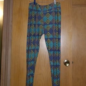 LulaRoe Tall & Curvy Leggings